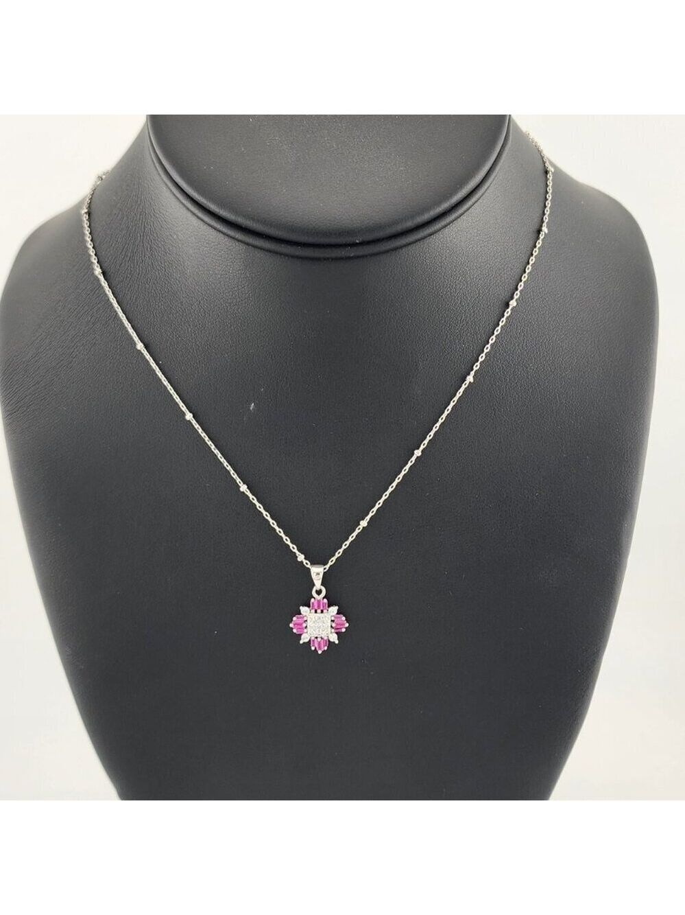 Delicate Sterling Silver 925 Snowflake Necklace – Winter-Inspired Elegance